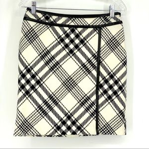 WHITE HOUSE BLACK MARKET skirt